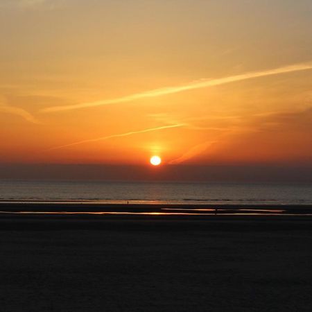 Le Voltaire Hotel Berck Bagian luar foto