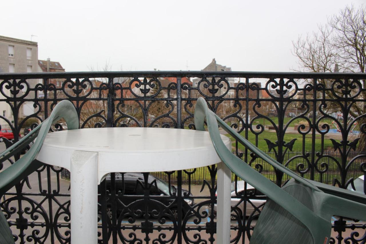 Le Voltaire Hotel Berck Bagian luar foto