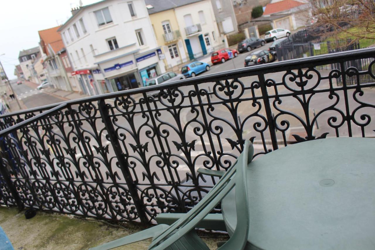 Le Voltaire Hotel Berck Bagian luar foto