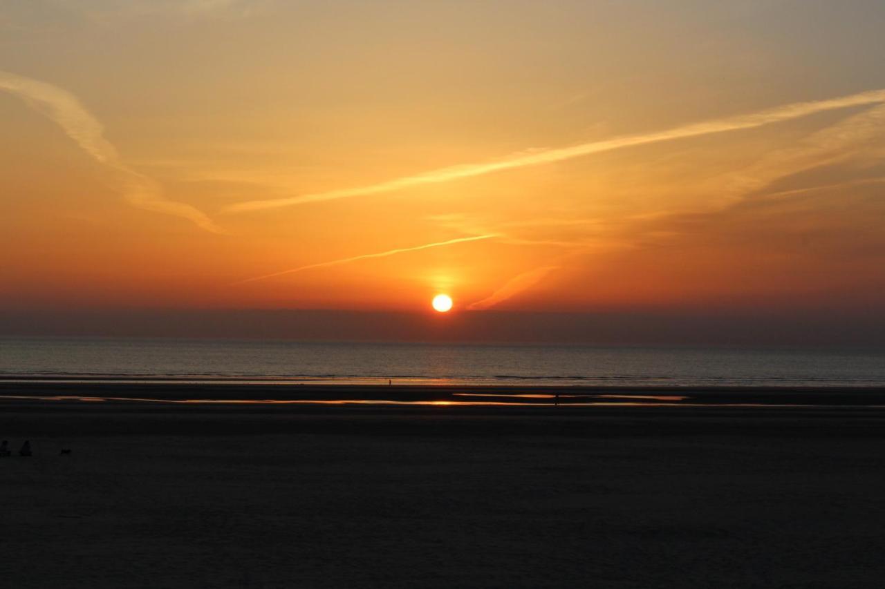 Le Voltaire Hotel Berck Bagian luar foto